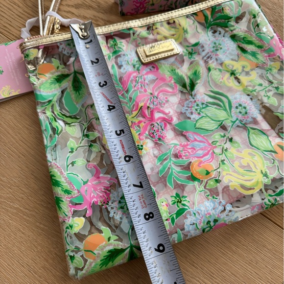 NWT Lilly Pulitzer Water Resistant Vinyl Beach Day Pouch, Best Fishes - Picture 5 of 6